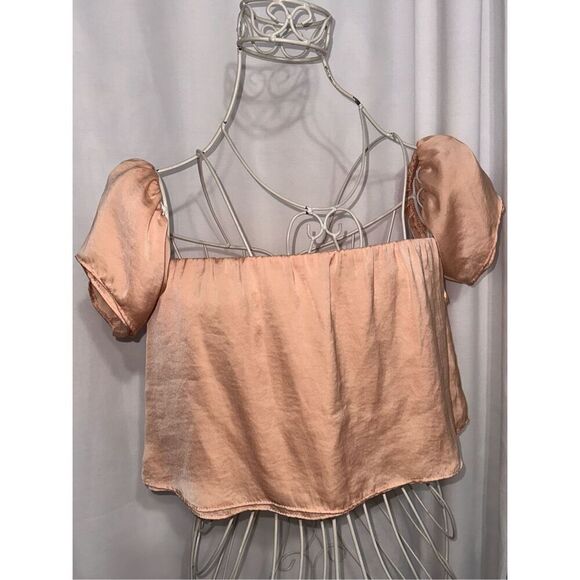 BEAUTIFUL LIGHTWEIGHT Urban outfitters Lucca silk like off the shoulder top BLOU - Picture 4 of 5